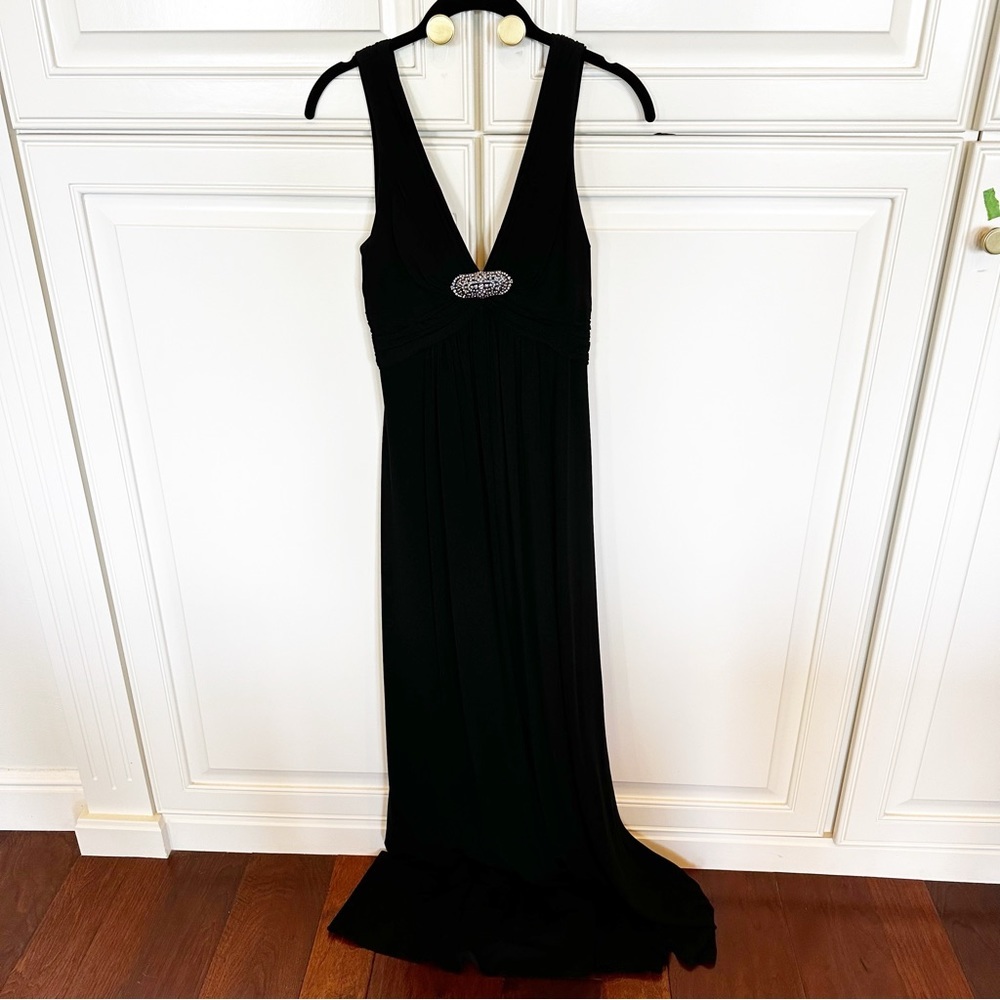 BCBG Max Azria Women’s Black Maxi Formal Rhinestone Deep V Gown LBD Event Dress